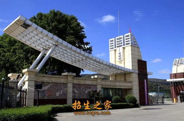 學(xué)校大門(mén)