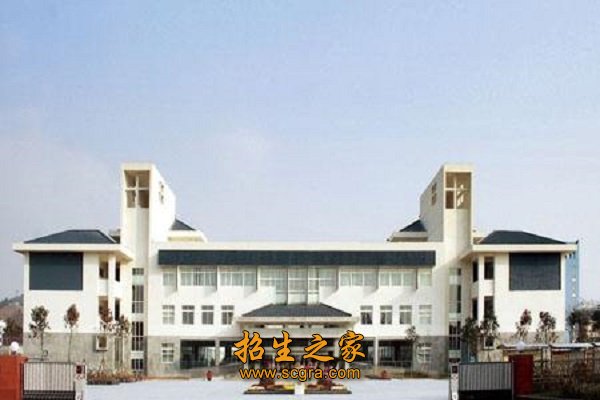 學(xué)校門(mén)口