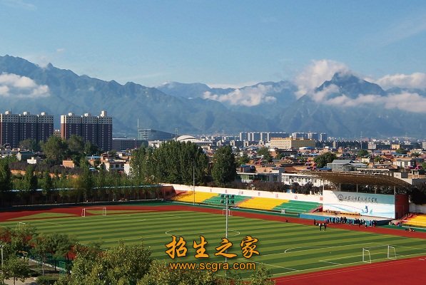 學(xué)校操場(chǎng)