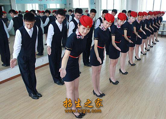 成都機電工程學(xué)校禮儀課