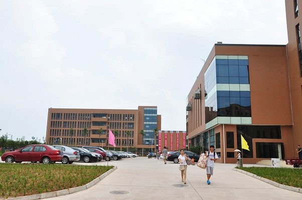 資陽汽車科技職業(yè)學(xué)校