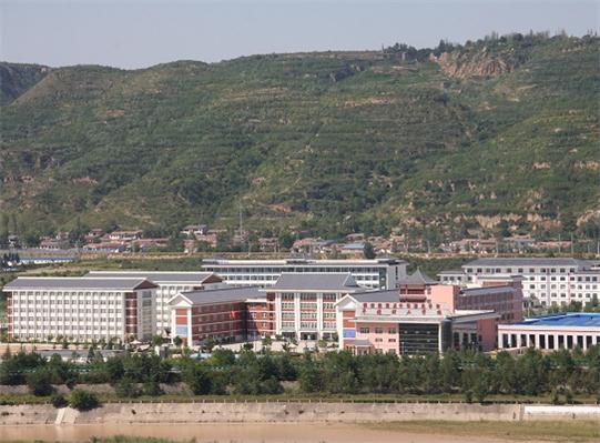 平?jīng)隼砉ぶ械葘I(yè)學校(涇川縣職業(yè)教育中心)