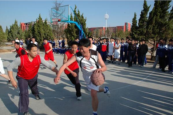 甘肅東方工業(yè)中等專業(yè)學(xué)校