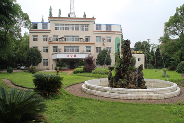 湘鄉(xiāng)市華光電子工業(yè)學校