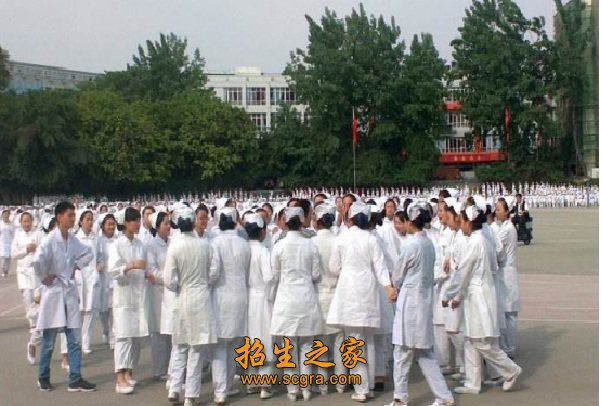 成都華大醫(yī)藥衛(wèi)生學(xué)校2018年招生計劃和收費標(biāo)準(zhǔn)是怎樣的