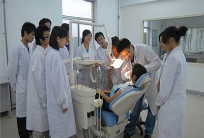 女生學(xué)口腔醫(yī)學(xué)怎么樣？就業(yè)前景好不好？