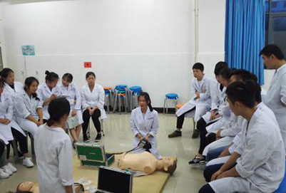 臨床醫(yī)學(xué)對(duì)口升學(xué)報(bào)名條件是什么及學(xué)費(fèi)多少？