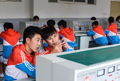 四川省屏山縣職業(yè)技術(shù)學校電子專業(yè)學生實訓課程