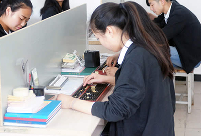 成都市華商理工學(xué)校銀行會計專業(yè)