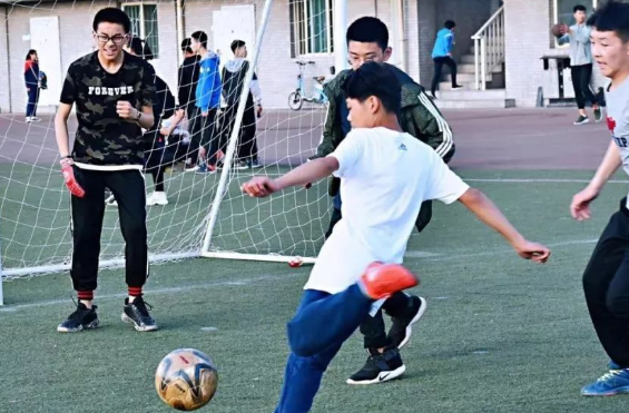 成都職業(yè)學(xué)校,開放體育場(chǎng)