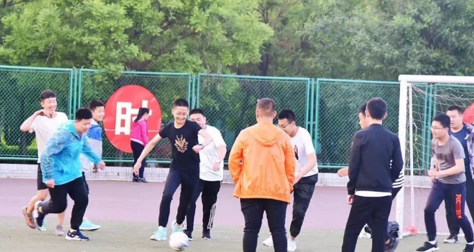 成都職業(yè)學(xué)校,開放體育場(chǎng)