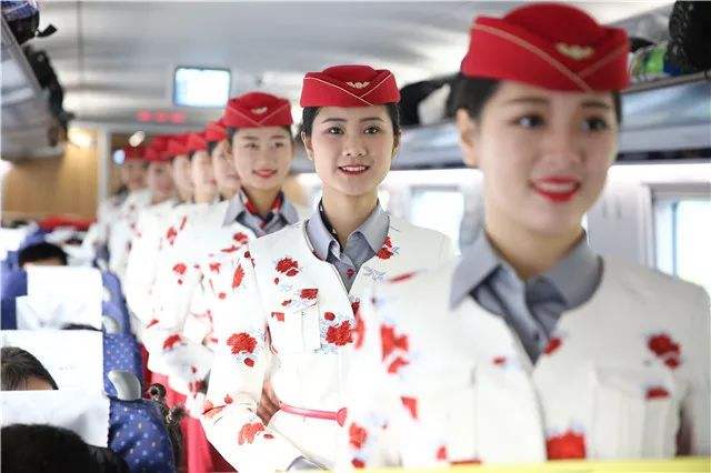 高鐵乘務(wù)員