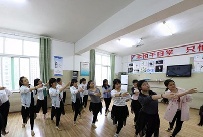 四川省江安縣職業(yè)技術(shù)學(xué)校幼師專業(yè)舞蹈學(xué)習(xí)