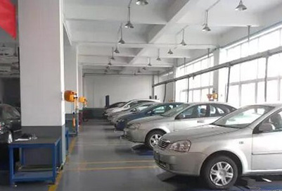 四川省江安縣職業(yè)技術(shù)學(xué)校汽車實(shí)訓(xùn)室