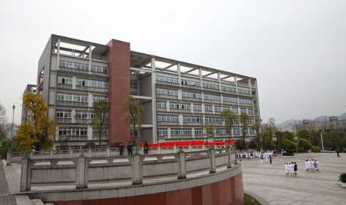 重慶衛(wèi)生學(xué)校-教學(xué)大樓