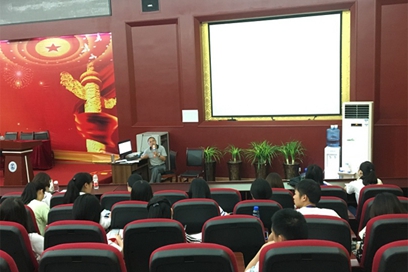 副校長(zhǎng)陳國(guó)平作專題培訓(xùn)