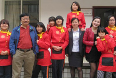 四川現(xiàn)代藝術(shù)學(xué)校合影