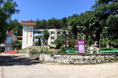 成都市職業(yè)高中招生-成都市醫(yī)藥科技學校學費