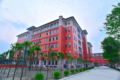 德陽的初三畢業(yè)生想讀職高，成都市華西衛(wèi)校招生