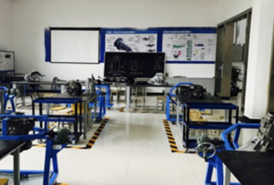 成都五月花學(xué)校汽車維修專業(yè)實(shí)訓(xùn)車間設(shè)備（3）