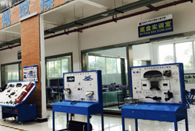 成都五月花學(xué)校汽車維修專業(yè)實(shí)訓(xùn)車間設(shè)備（4）