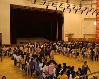 四川省城市職業(yè)技術(shù)學(xué)院軍訓(xùn)拉開序幕