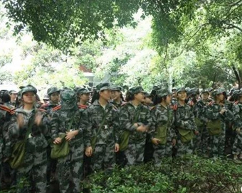 四川省城市職業(yè)技術(shù)學(xué)院軍訓(xùn)拉開序幕