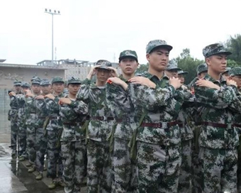 四川省城市職業(yè)技術(shù)學(xué)院軍訓(xùn)拉開序幕