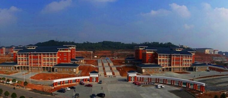 四川中醫(yī)藥高等專科學(xué)校校園風(fēng)光