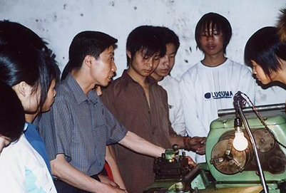 鳳凰職校模具設(shè)計(jì)與制作