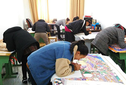 四川省馬爾康民族師范學(xué)校學(xué)生創(chuàng)作剪影4