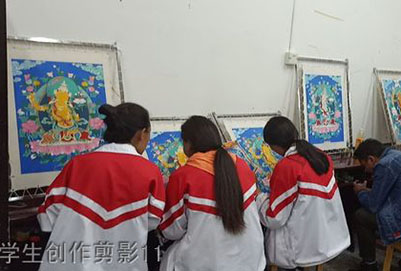 四川省馬爾康民族師范學(xué)校學(xué)生創(chuàng)作剪影11