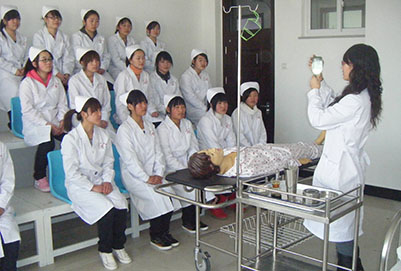 重慶衛(wèi)校重視安全管理實(shí)行三重管理制度