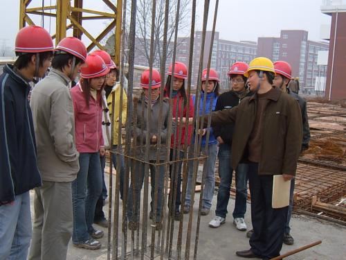 建筑學(xué)與土木工程,哪個(gè)專業(yè)的前途和錢途更好呢