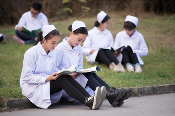 成都市華西衛(wèi)校招生，綿陽的學(xué)生可以去讀職高嗎