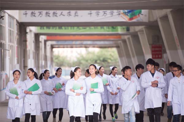 成都市華西衛(wèi)校招生，綿陽的學(xué)生可以去讀職高嗎