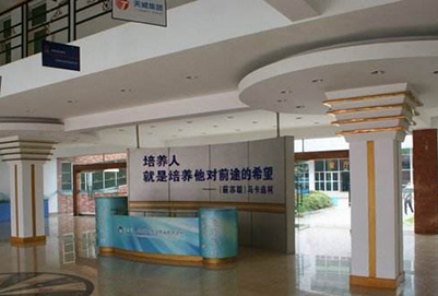 成都市翔飛航空職業(yè)技術(shù)學(xué)校招生電話多少