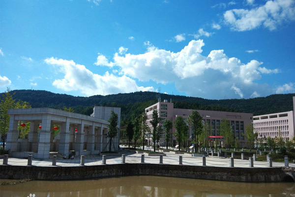 巴中職業(yè)學(xué)校