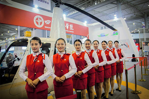 愛(ài)華航空學(xué)院