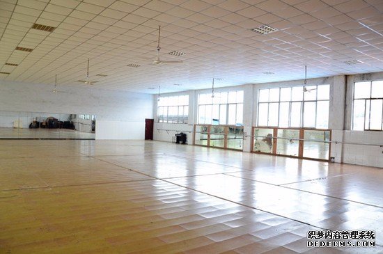 重慶市光華女子職業(yè)中等專業(yè)學(xué)校寢室宿舍條件與