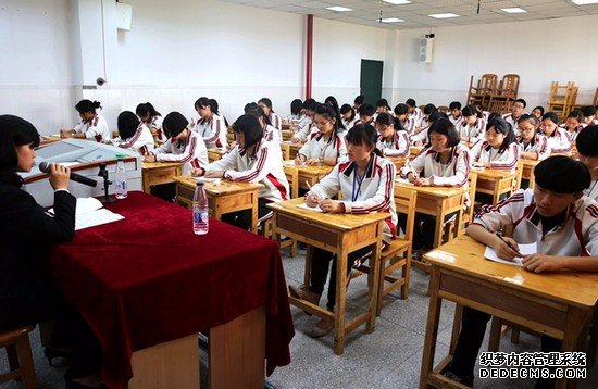 重慶市醫(yī)藥學(xué)校學(xué)費(fèi)是多少錢及收費(fèi)標(biāo)準(zhǔn)