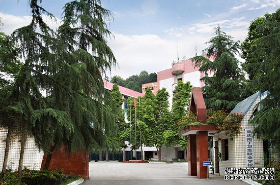 重慶市南丁衛(wèi)生職業(yè)學(xué)校寢室宿舍條件與學(xué)校食