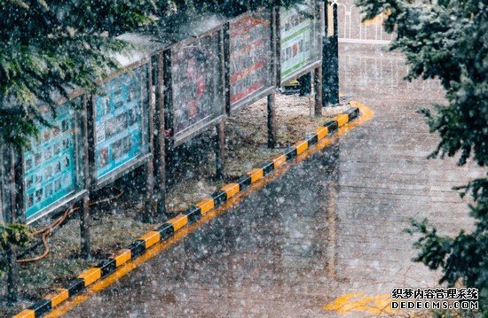 重慶市醫(yī)科學(xué)校寢室宿舍條件與學(xué)校食堂環(huán)境圖