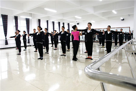 四川西南航空職業(yè)學(xué)院形體室