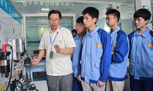 四川科華技工學(xué)校汽車實訓(xùn)基礎(chǔ)