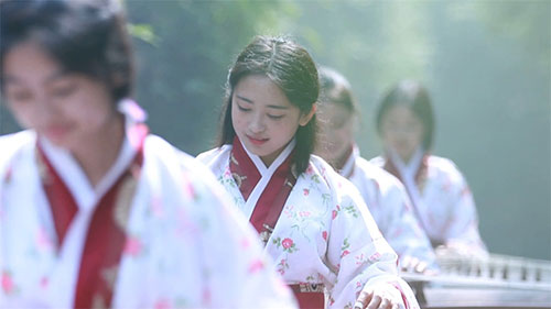 四川愛華學(xué)院古箏實(shí)訓(xùn)