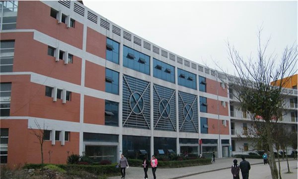 重慶市大足職業(yè)教育中心學(xué)校走道