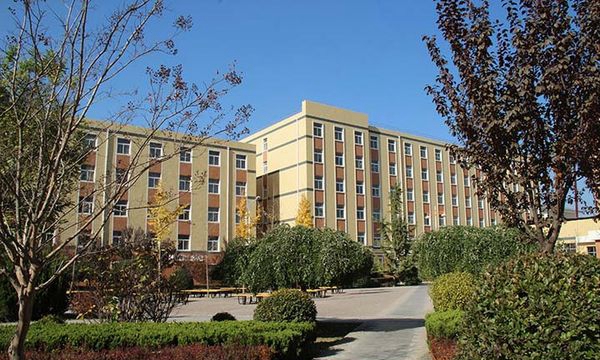 旬邑縣職教中心校園一角