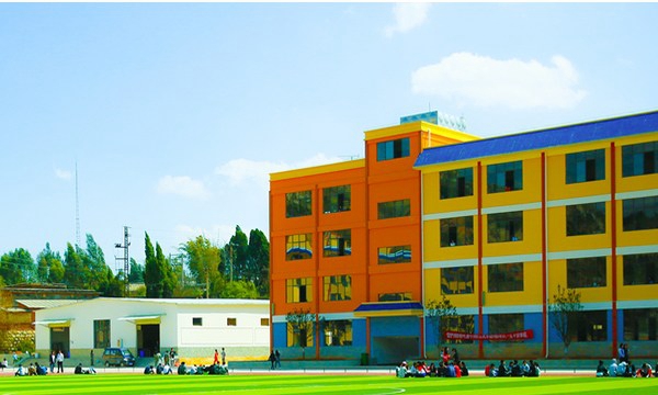 云南昆明工業(yè)學(xué)校運(yùn)動場