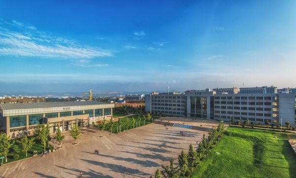 云南工商學(xué)院致遠廣場 云南工商學(xué)院致遠廣場